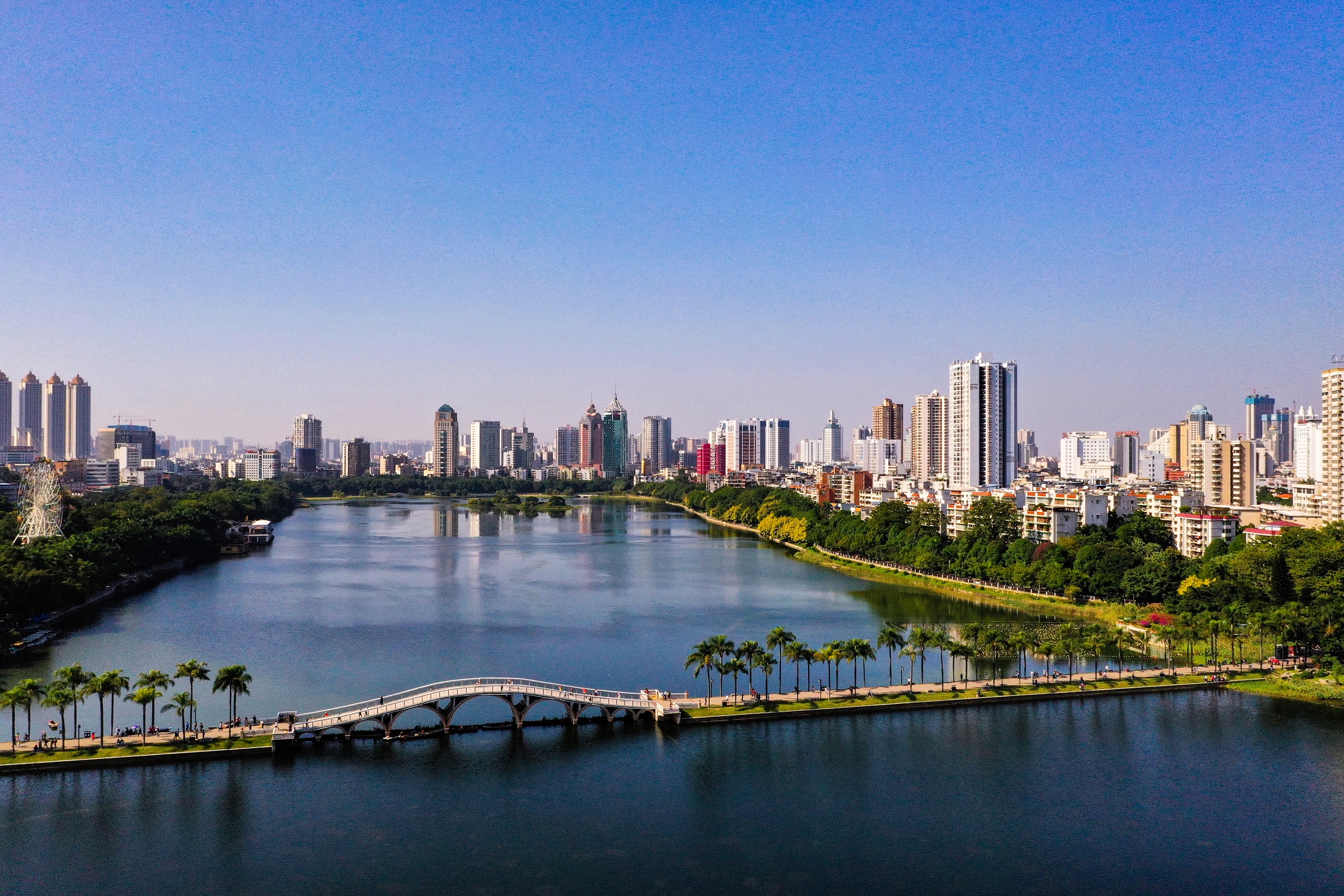 028南湖两岸 达世廷.jpg