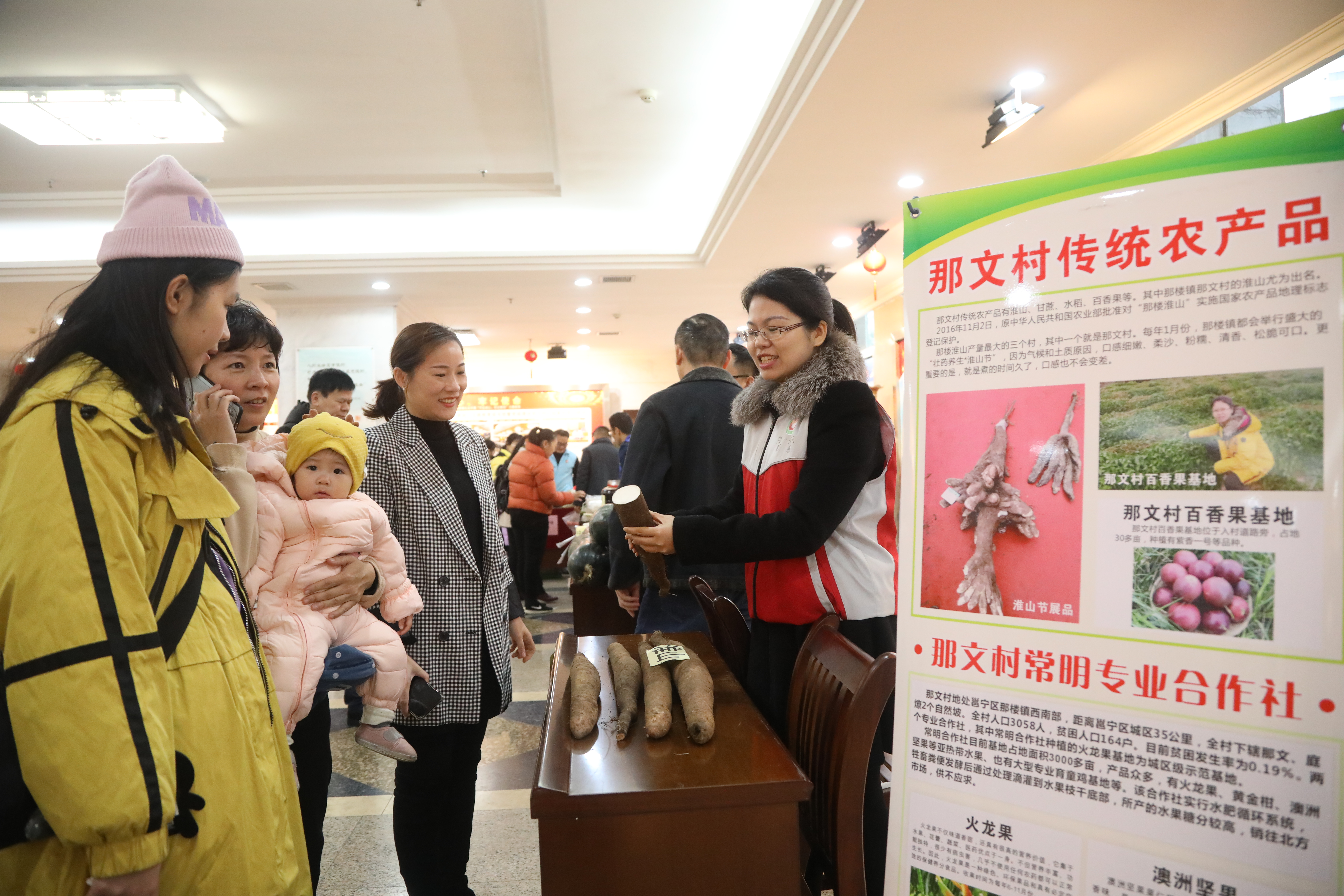 016“第一书记”给帮扶村农产品代言 何正君摄.JPG