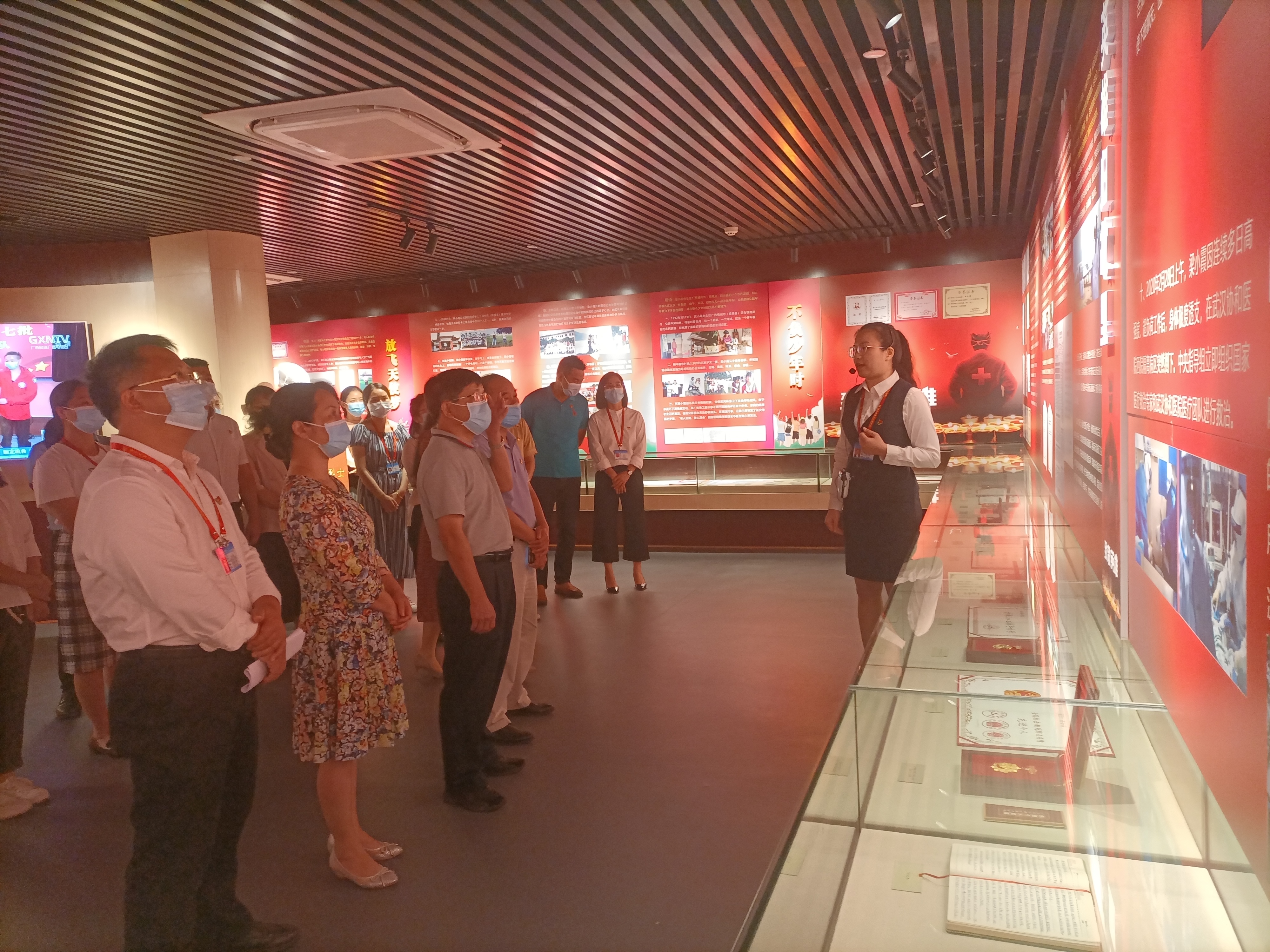 市六医院与市四医院与会党员参观梁小霞烈士纪念馆.jpg 市六医院与市四医院与会党员参观梁小霞烈士纪念馆.jpg