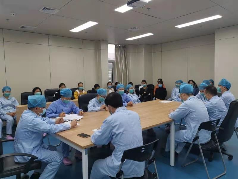 何鸿与科室医护人员开展交流学习会.jpg