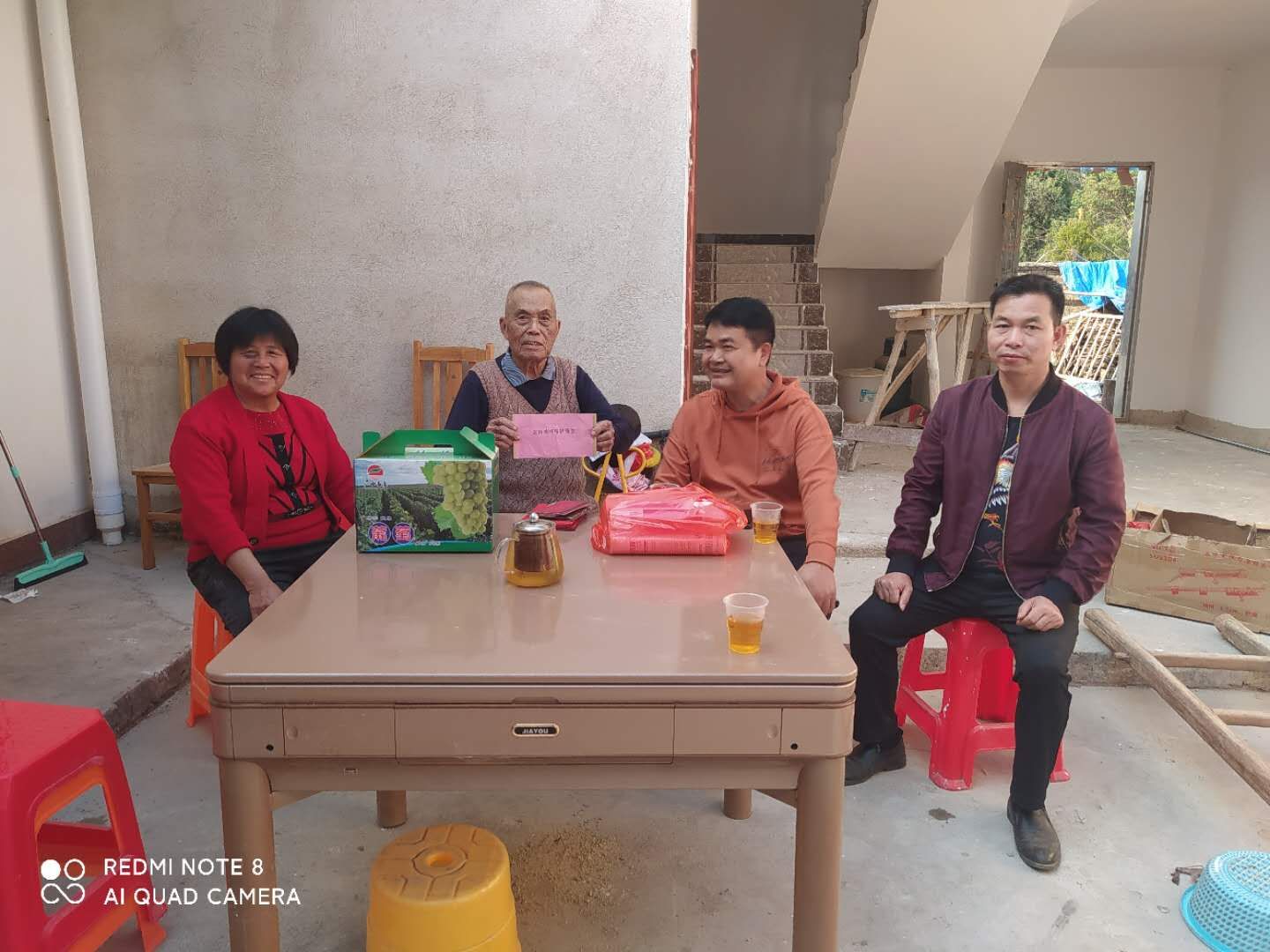 南宁横州市新福镇彭岭村党委书记陆贵宙慰问困难群众.jpg 南宁横州市新福镇彭岭村党委书记陆贵宙慰问困难群众.jpg