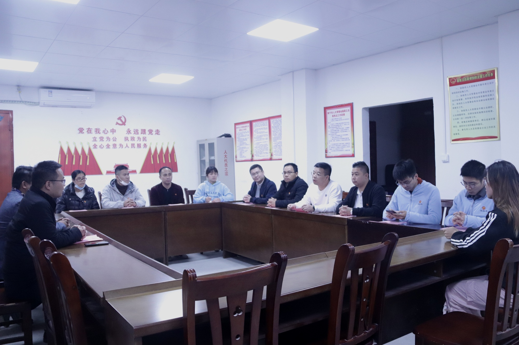 座谈会交流.jpg 座谈会交流.jpg