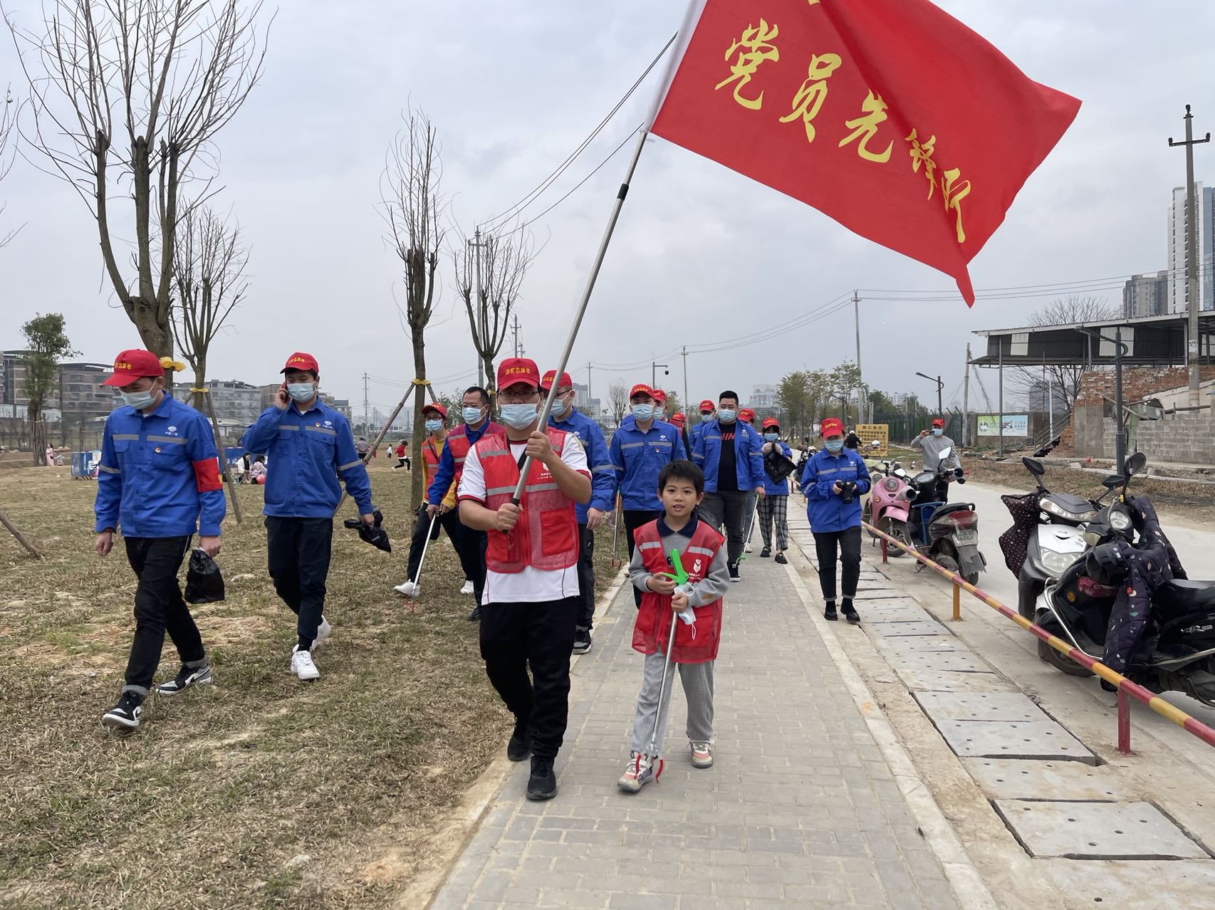 朝阳溪湿地公园清理垃圾.jpg 朝阳溪湿地公园清理垃圾.jpg